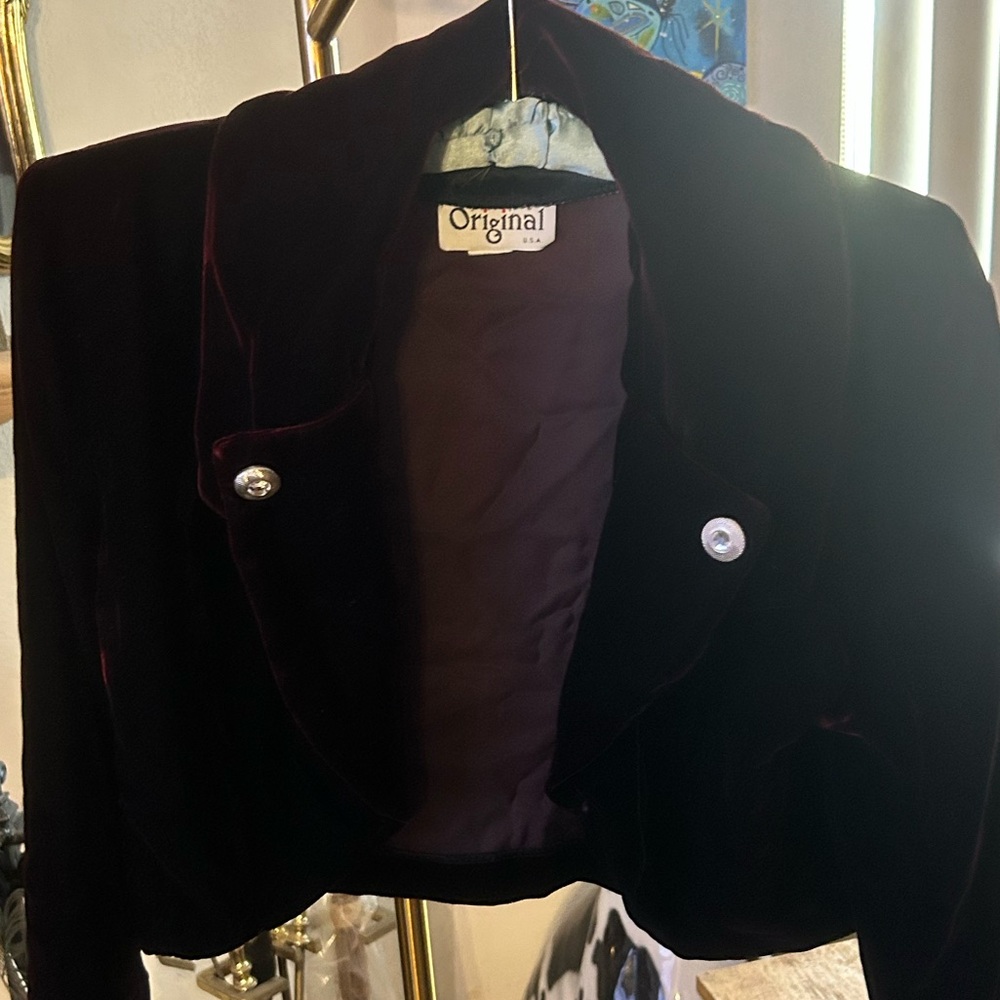 “Original” VINTAGE Crop beauty velvet jacket in red iridescent color!
